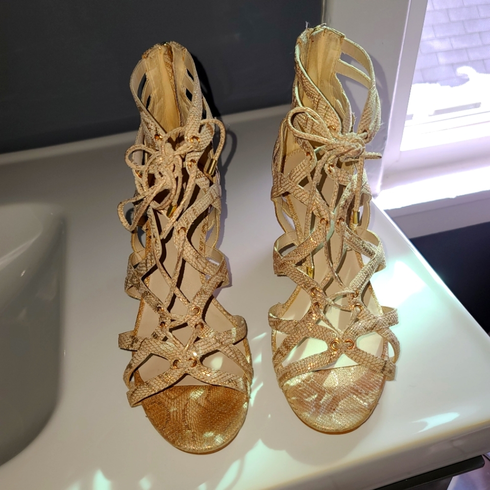 Kenneth Cole Gold Snakeskin textured Wedge Sandals 8.5
